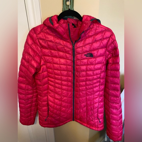 The North Face Jackets & Blazers - ⭐️HOST PICK⭐️ Women’s The North Face Thermoball jacket
